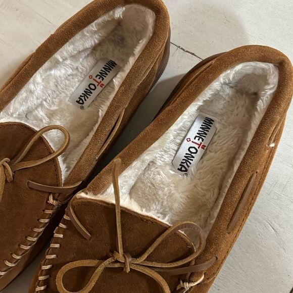 Minnetonka Men’s Hard Sole Moccasins - Picture 2 of 7